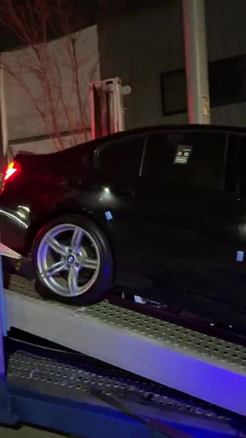 Автовоз уходит в порт